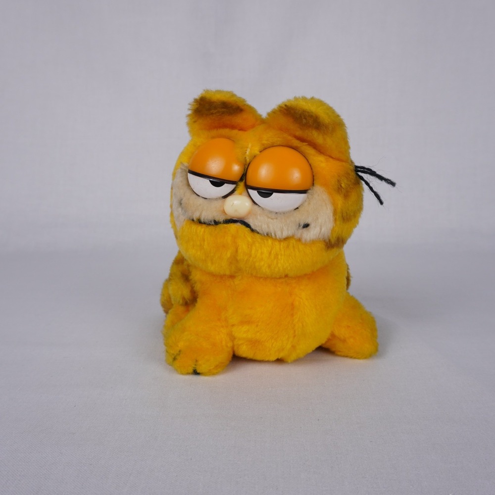 Dakin Vintage Garfield Cat Stuffed Animal Plush, 1981 6"